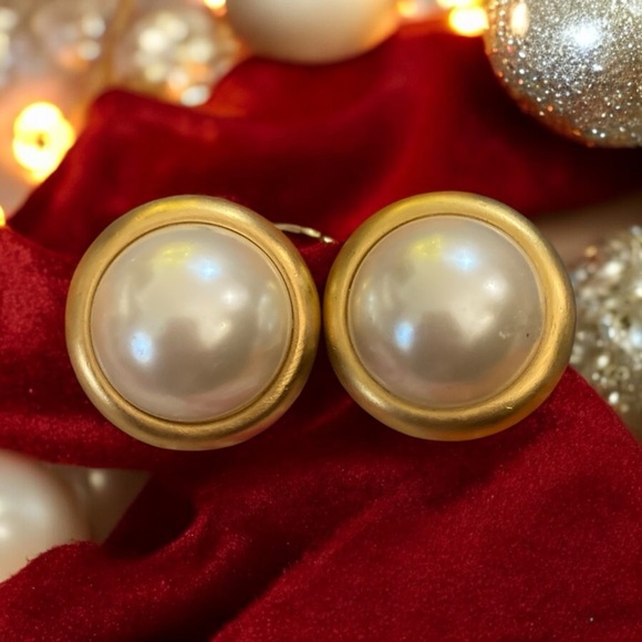 Vintage Large Faux Pearl & Goldtone Clip-Ons-Earrings- Beautiful!